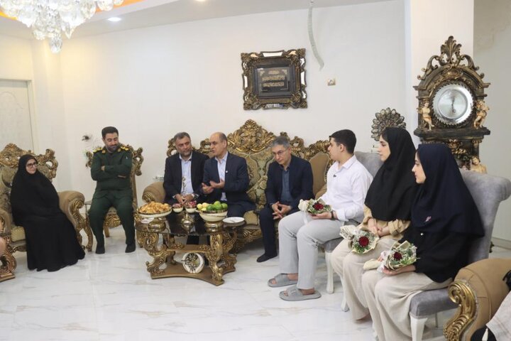 تجلیل استاندار گیلان از سه‌قلوهای رتبه برتر کنکور